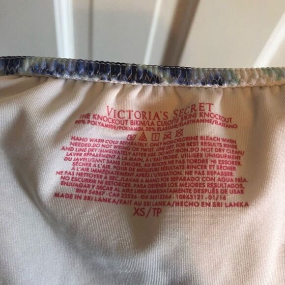 ✅(free) Victoria’s Secret bottoms - Picture 4 of 5